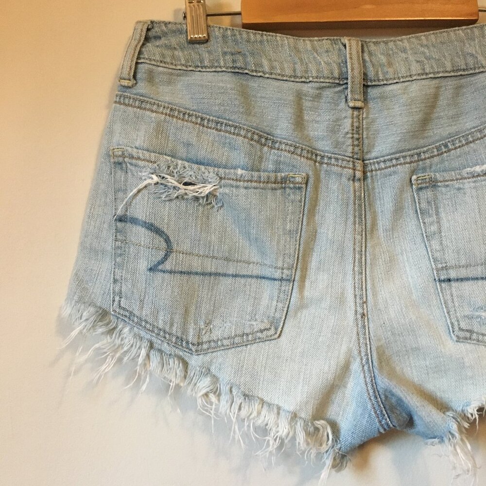 American Eagle Hilda Distressed Denim Shorts Size 6 Faded Blue - Picture 5 of 15